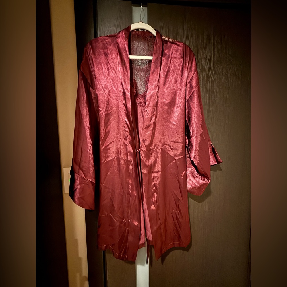 In Bloom By Jonquil Burgundy Satin Robe Size M-L..